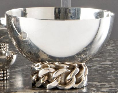 Jean DESPRES (1889-1980) Coupe hémisphérique en métal argenté sur socle annulaire...