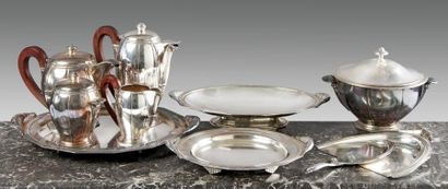 null ENSEMBLE en métal argenté comprenant: 1) un service à thé et à café à anses...