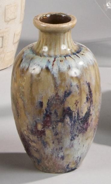 Georges SERRE (1889-1956) Vase en grès à corps ovoïde et col droit ouvert, émaillé...