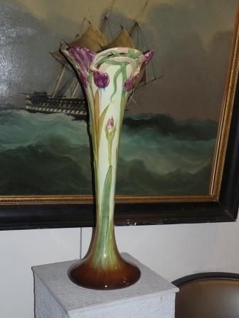 Delphin MASSIER (1836-1907) Vase cornet en faïence. Décor d'iris en bas relief à...
