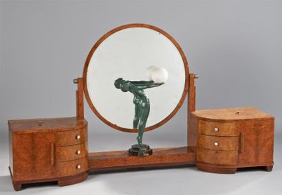 TRAVAIL FRANÇAIS 1930-1940 Coiffeuse en placage de loupe d'amboine à miroir fixe...