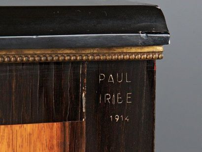 Paul IRIBE (1883-1935) Commode à corps quadrangulaire en placage d'ébène et de bois...