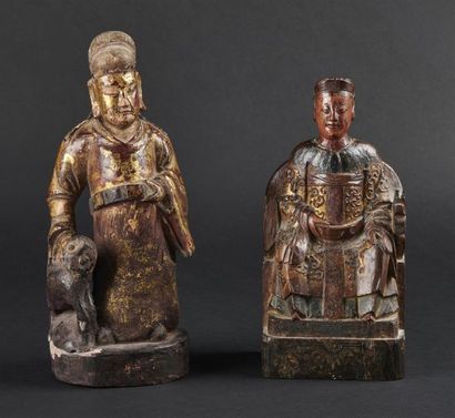 null VIETNAM - XIXe siècle
Deux statuettes en bois laqué, dignitaire debout posant...
