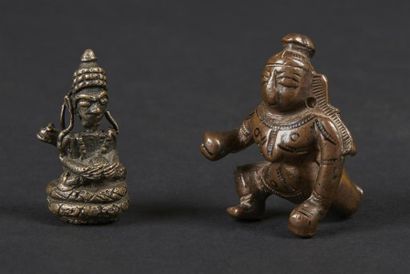 null EXTREME-ORIENT ? 
Deux sujets divinités en bronze. 
H. 4 et 4,3 cm 