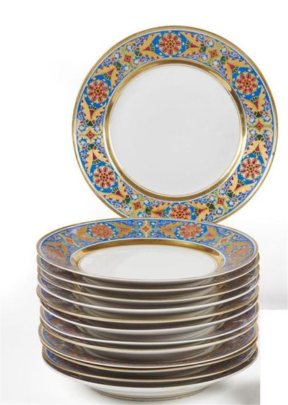null Saint-Pétersbourg
Suite de treize assiettes en porcelaine à décor polychrome...