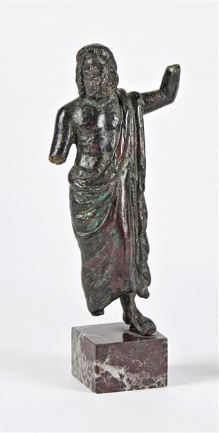 null Statuette représentant probablement le dieu Jupiter barbu et vêtu d'un drapé...