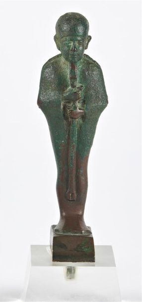 null Statuette représentant le dieu Ptah debout sur une base rectangulaire. Il porte...