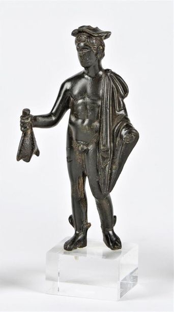 null Statuette représentant le dieu Mercure nu, chaussé de bottines, portant une...