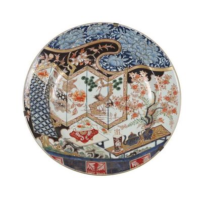 null Japon
Deux plats ronds en porcelaine à décor bleu, rouge, vert et or dit Imari...