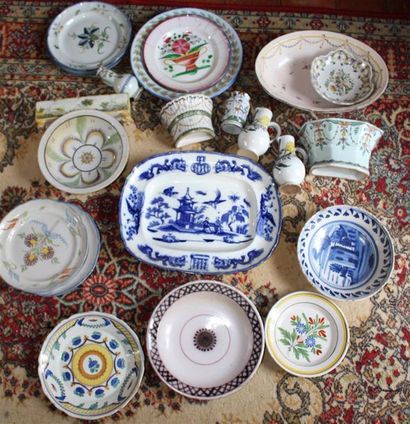 null LOT de céramiques diverses XVIII, XIX et XXe siècles comprenant : plats, assiettes,...