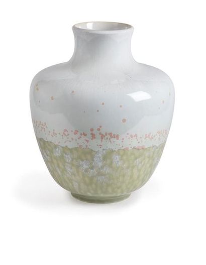 null Sèvres
Vase ovoïde en porcelaine pâte nouvelle à fond gris et vert à décor de...