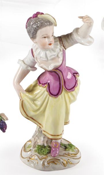 null Meissen
Statuette en porcelaine représentant une jeune fille effectuant un pas...