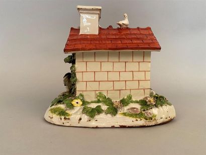 null Meissen
Maison de ferme sur une terrasse fleurie et feuillagée en porcelaine...