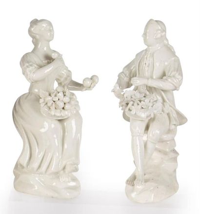 null Orléans
Paire de statuettes en porcelaine tendre émaillée blanche représentant...