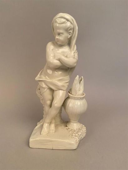 null Chantilly
Statuette en porcelaine tendre émaillée blanche représentant un jeune...