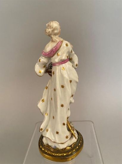 null Meissen
Statuette en porcelaine, allégorie de la Géographie, sous les traits...