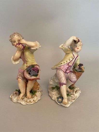 null Meissen
Deux statuettes en porcelaine représentant un enfant vigneron, l'un...