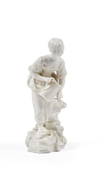 null Tournai
Statuette en porcelaine tendre émaillée blanche représentant une jeune...