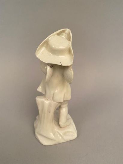 null Mennecy
Statuette en porcelaine tendre émaillée blanche représentant un amour...