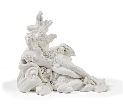 null Vincennes
Statuette en porcelaine tendre émaillée blanche représentant une baigneuse...