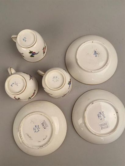 null Sèvres
Trois gobelet Bouillard et leur soucoupe en porcelaine tendre à décor...