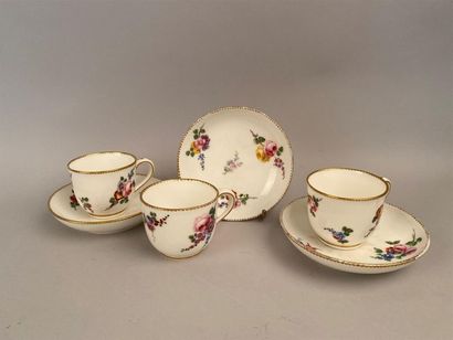 null Sèvres
Trois gobelet Bouillard et leur soucoupe en porcelaine tendre à décor...