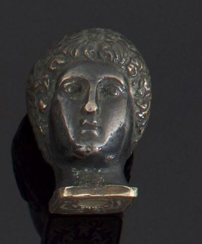 null Cachet en bronze figurant une tête à l'antique, la matrice armoriée 
XIXe
Hauteur:...