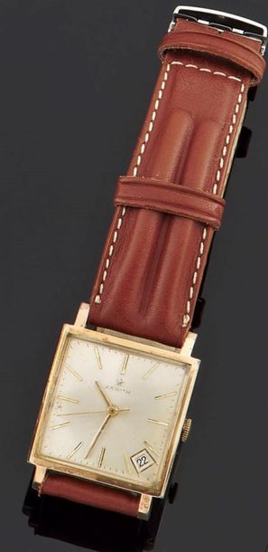 null ZENITH / CCCP
Ensemble de deux montres bracelets en métal doré et acier. La...