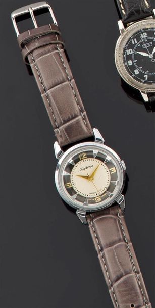 ZENITH / CCCP
Ensemble de deux montres bracelets...