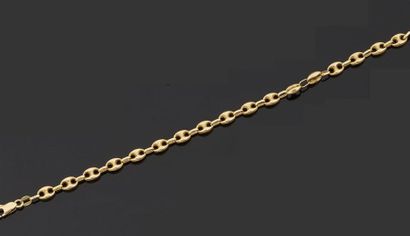 null Bracelet articulé en or jaune 750 millièmes, les maillons ajourés. (Usures)
Longueur...