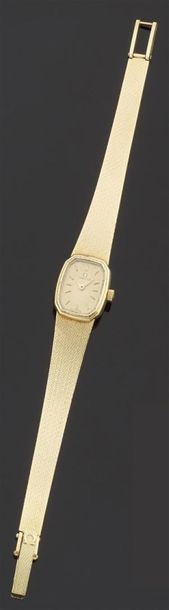 null OMEGA
Montre bracelet de forme rectangulaire en or jaune 750 millièmes, la montre...