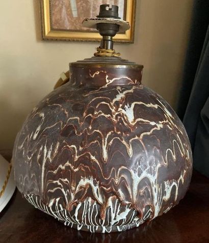 null CAB (Céramique d'Art de Bordeaux)
Pied de lampe en céramique à décor de coulures...