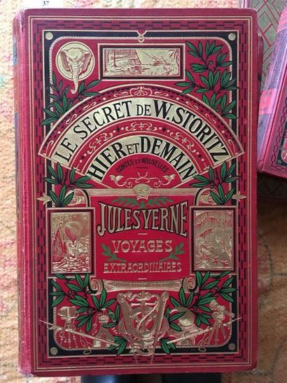 null Jules VERNE, Voyages extraordinaires, Paris, Hetzel. Trois volumes In-8, Cartonage...