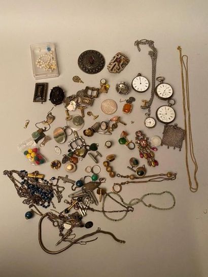 null Ensemble de bijoux en métal comprenant : colliers, montres de poche, bagues,...