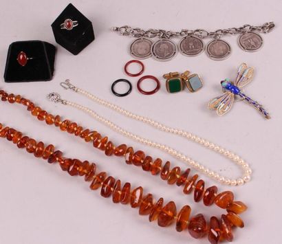 null Ensemble de bijoux en métal comprenant : colliers, bracelet, bagues, motif,...
