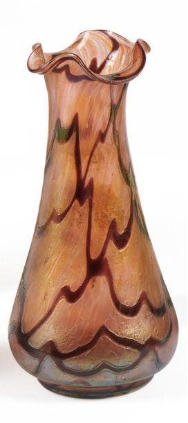 null ELISABETH - KOSTEN b. TEPLITZ (attribué à)
Vase conique à col polylobé sur talon...