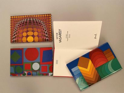 null Victor VASARELY (1906-1997)
Hexagone, 1988
Sculpture-livres en plexiglas contenant...