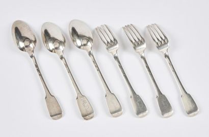 null Three silver flatware, plain flat model, engraved on the spatula: "Melle Rose...