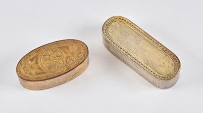 null Deux boîtes ovales en pomponne et métal argenté et doré, guilloché et à décor...
