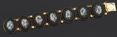 null Bracelet articulé en métal composé de sept motifs ovales en onyx et micro mosaïque,...