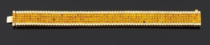 null Bracelet ruban articulé en or jaune 750 millièmes, le centre orné de quatre...