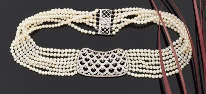 null Collier à sept rangs de perles de culture décoré de deux liens ornés de diamants...