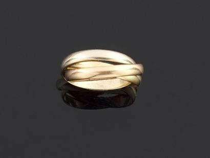 null Bague trois anneaux entrelacés en or 750 mililèmes de trois tons. (Usures)
Tour...