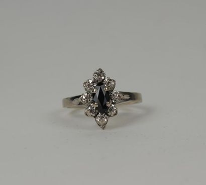 null Platinum "daisy" ring set with a shuttle-cut sapphire in a brilliant setting.
Weight:...