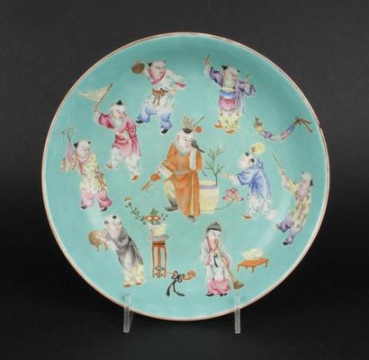 null # CHINA
Porcelain bowl with turquoise background with polychrome decoration...