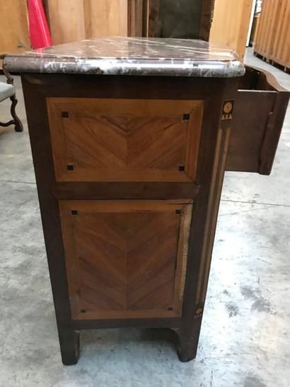 null Slightly glazed narrow COMMODE with inlaid veneer fronts in reserve sheets and...