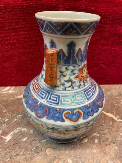 null China
Hu-shaped porcelain vase with polychrome doucaï lotus and foliage decoration,...