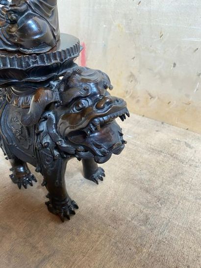 null JAPON
Monju en bronze reposant sur un chien de fô. 
Début XXème siècle 
Haut....