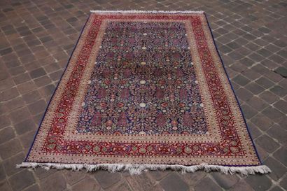 null Important and very fine HÉREKÉ carpet in natural silk signed in two cartouches...