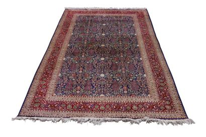 null Important and very fine HÉREKÉ carpet in natural silk signed in two cartouches...